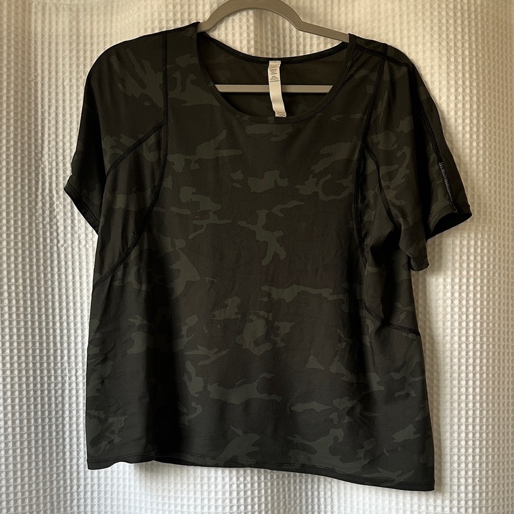 LULULEMON Outrun the Heat Short Sleeve, Size 10, Incognito Camo Multi Green